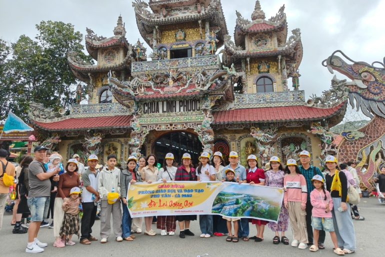 Khám Phá Thành Phố Ngàn Hoa Cùng Đoàn Phòng Giáo Dục & Đào Tạo Phú Tân