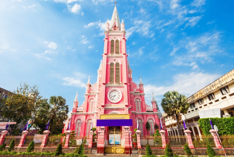 Nhà Thờ Tân Định – Điểm Check In Màu Hồng Hot Nhất Sài Gòn