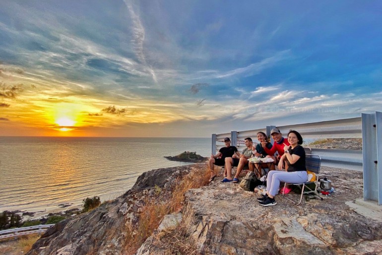 Đồi Con Heo Vũng Tàu -Với Những Con Đường Đất Đá Và Triền Cỏ Tạo Nên Khung Cảnh Độc Đáo Cho Những Bức Ảnh Đẹp