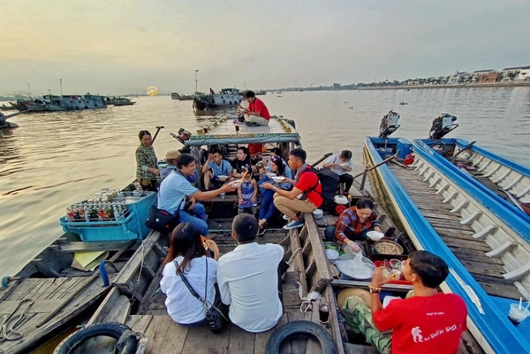 Chợ Nổi Cà Mau - Nét văn hoá đặc sắc vùng sông nước