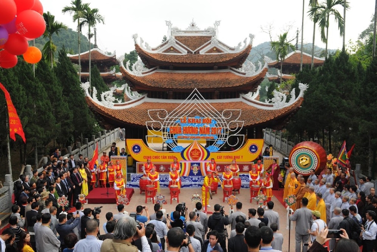 Tour du lịch Ninh Bình - Hạ Long - Yên Tử - Chùa Hương 5 ngày 4 đêm